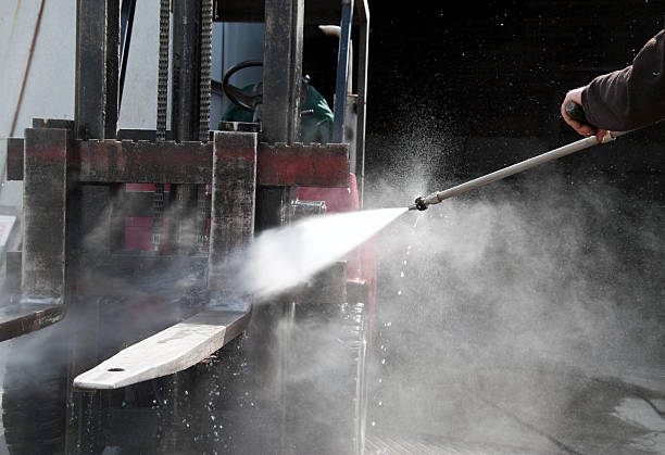 Best Sidewalk and Walkway Cleaning  in Tri City, OR